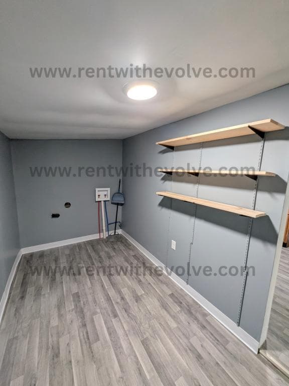 Building Photo - 952 S Shank St