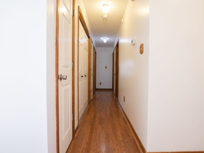 Building Photo - Updated Chesterfield 3BR with Large Yard