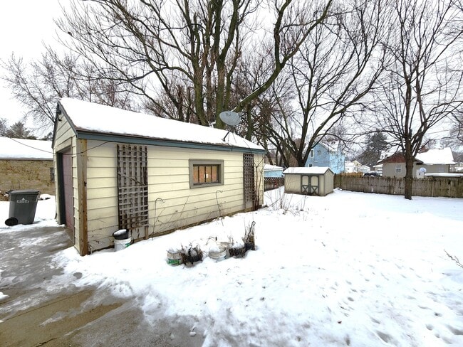 Building Photo - 365 Vandalia St