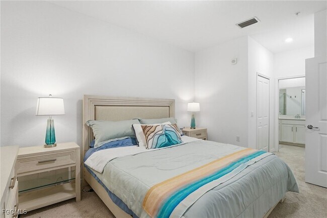 Building Photo - 14161 Heritage Landing Blvd