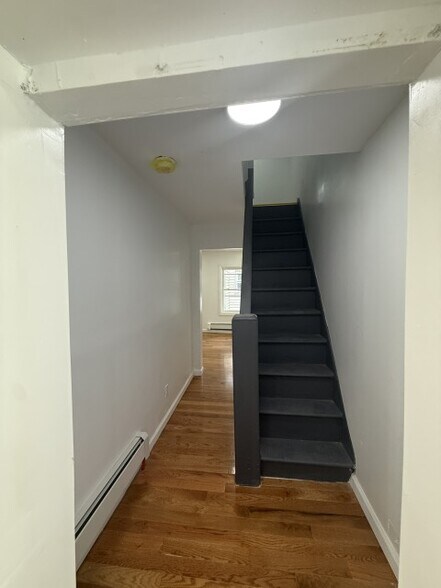 Building Photo - 82 McAdoo Ave