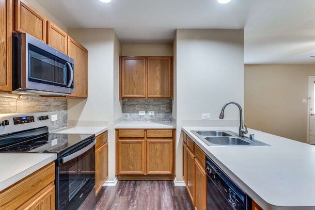 Building Photo - Beautifully Updated Duplex in Crowley!