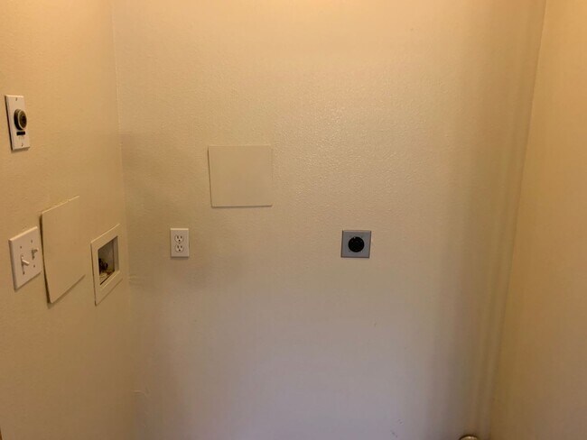 Building Photo - 1813 E 3rd Ave