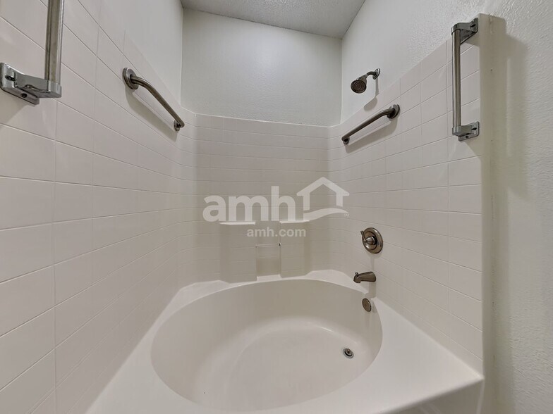 Building Photo - 116 Archwood Dr