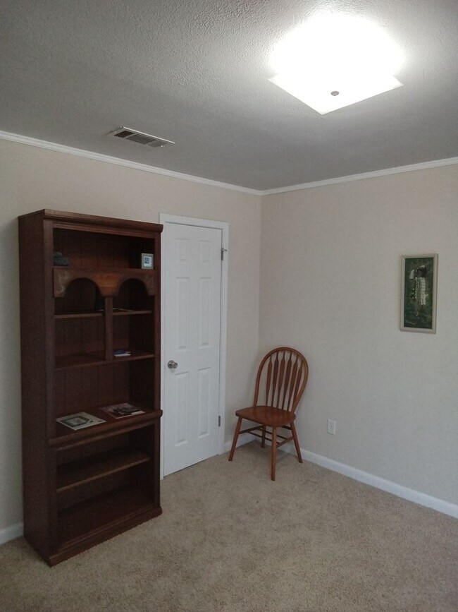 Building Photo - ***Broadmoor / Anderson Island Area***