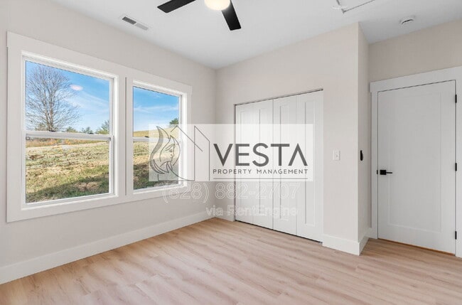 Building Photo - 11 Apple Meadow Ln