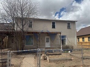 Building Photo - 2 bedroom + Office upstairs - 1/2 OFF 1ST ...