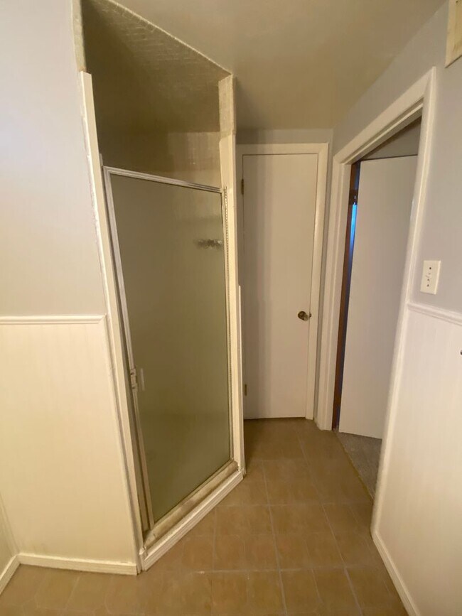 Building Photo - 2 Bed 2 Bath house with BONUS room in basement!