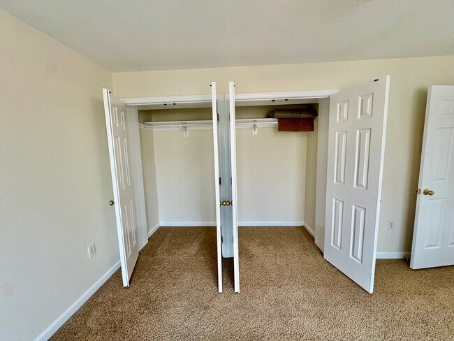 Building Photo - 7 J St