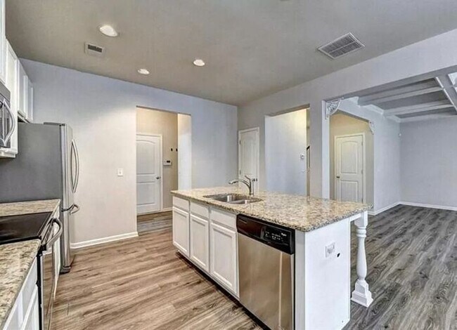 Building Photo - 5076 Apple Grove Rd NE