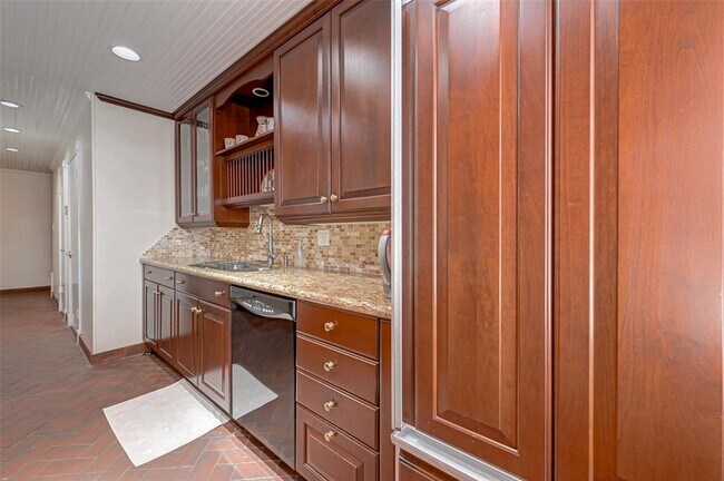 Building Photo - 6329 Del Monte Dr