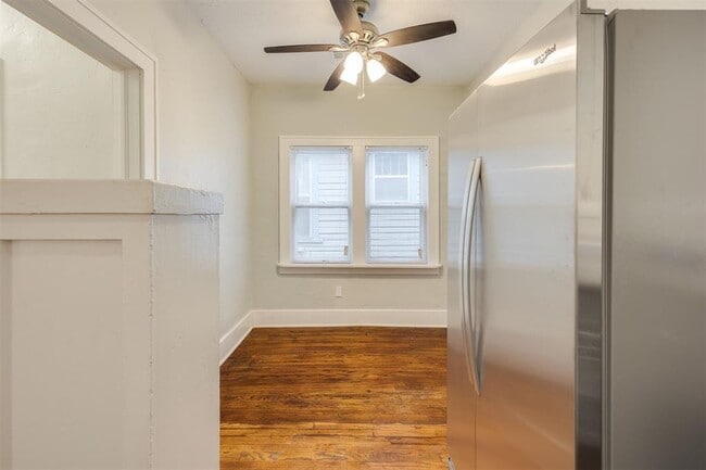 Building Photo - 2611 N Shartel Ave