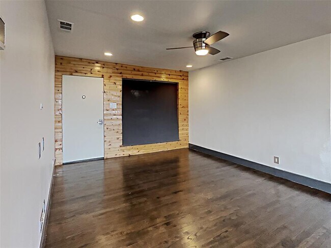 Building Photo - 2307 Cardinal Ln