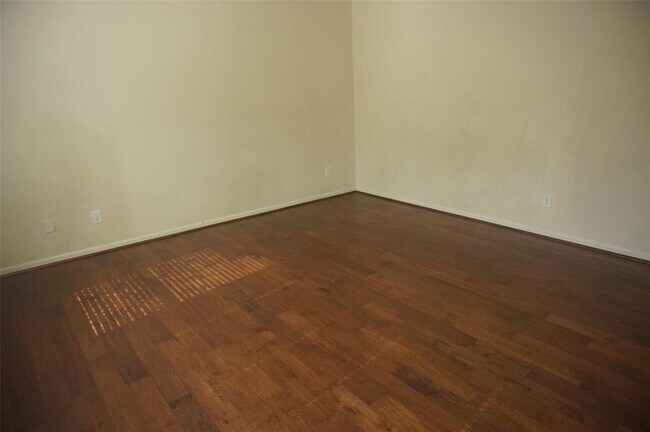 Building Photo - 7450 Oakwood Canyon Dr