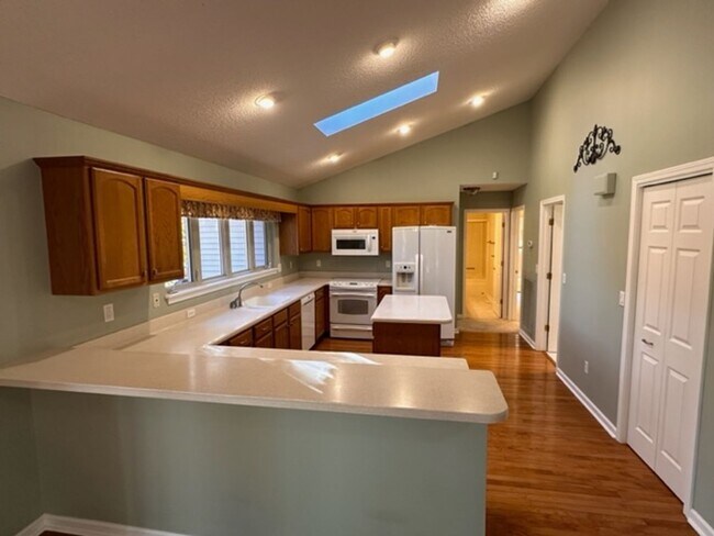 Building Photo - Golf Front Rental *Unfurnished*
