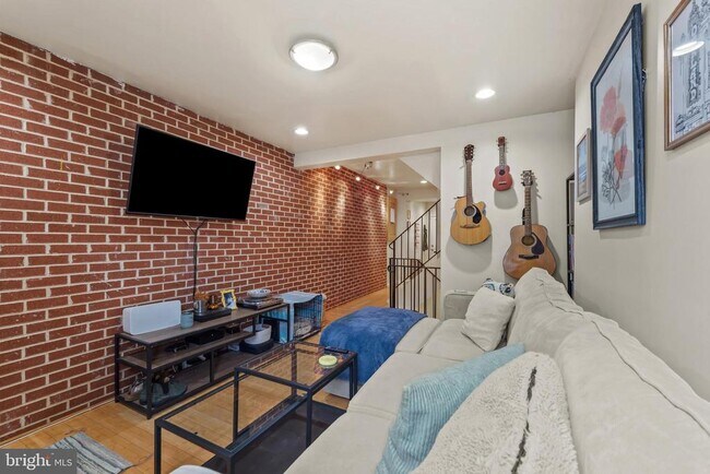 Building Photo - 1807 E Lombard St