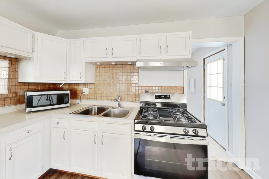 Building Photo - 1811 Inner Cir Dr