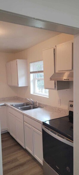 Building Photo - 113 Garland Ter