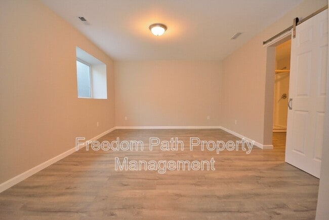 Building Photo - 2575 W Palais Dr