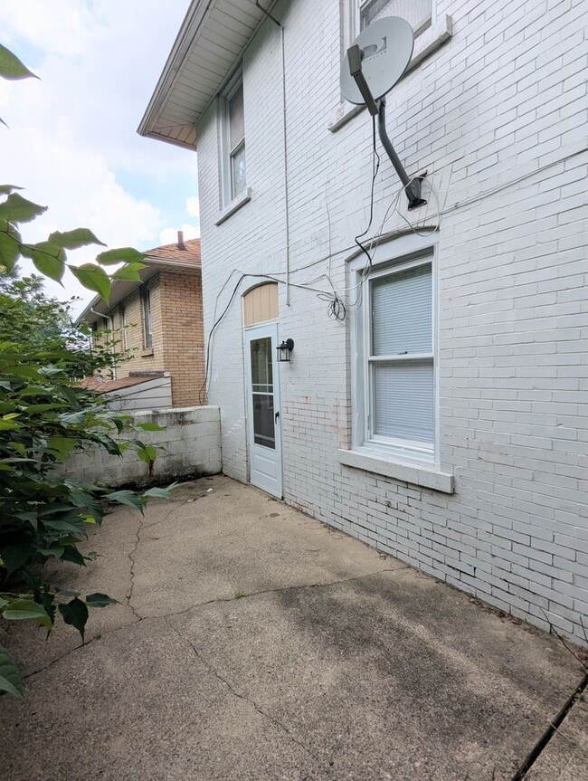 Building Photo - 320 Aidyl Ave