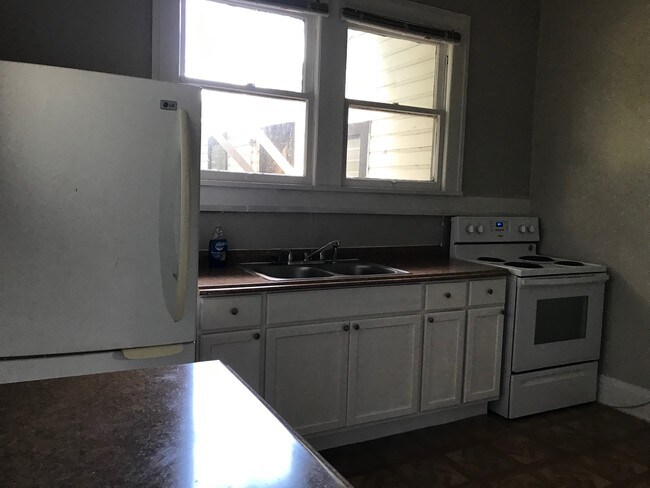 Building Photo - 842 E Lime St