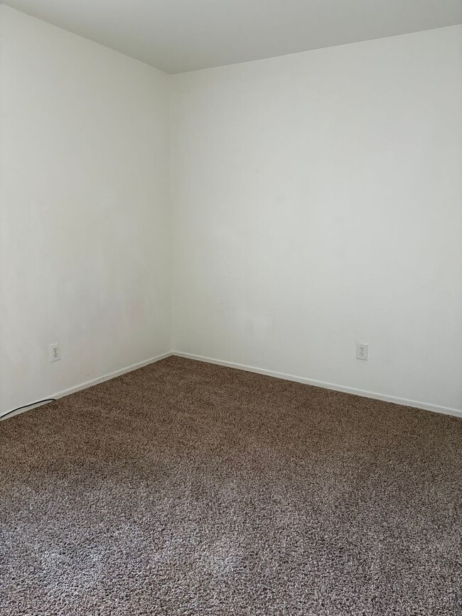 Building Photo - Charming 3/2 SFR Home