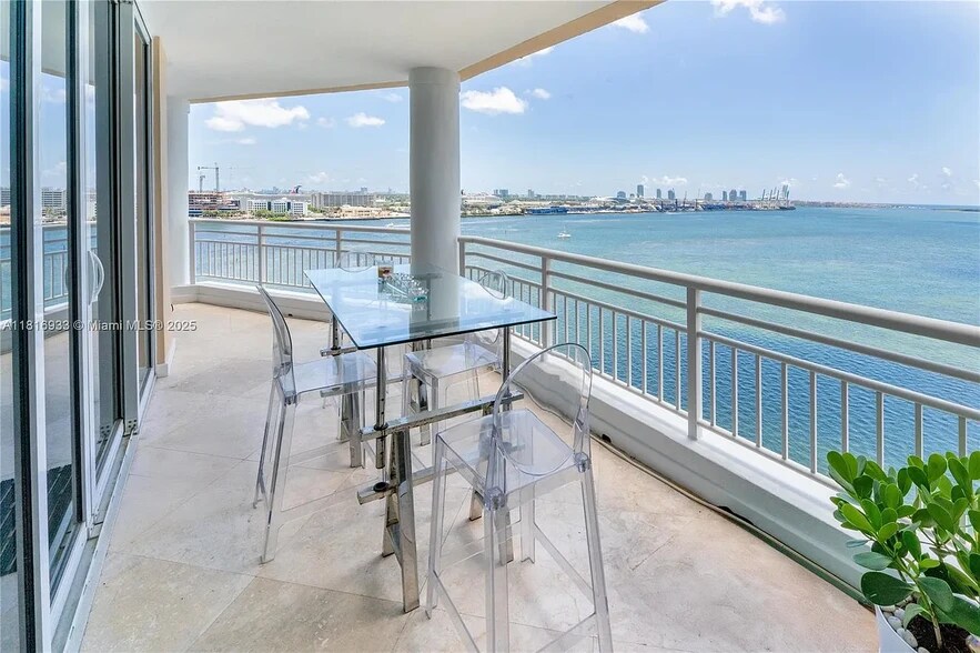 Building Photo - 848 Brickell Key Dr