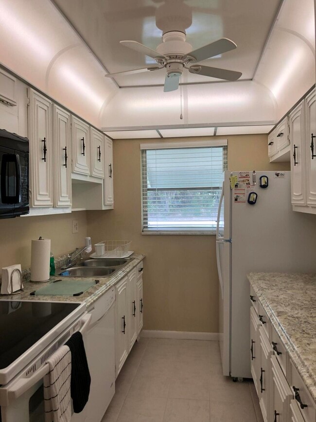 Building Photo - 405 High Point Blvd N