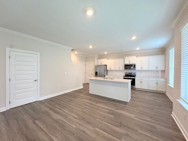 Building Photo - Just Built Beautiful comfortable, open con...