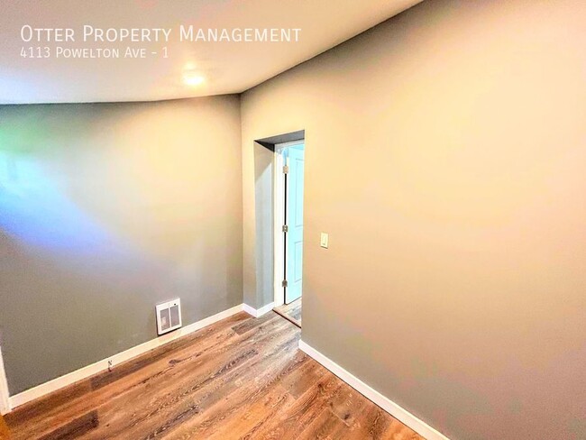 Building Photo - 3BR/2BA Updated Apt in University City wit...