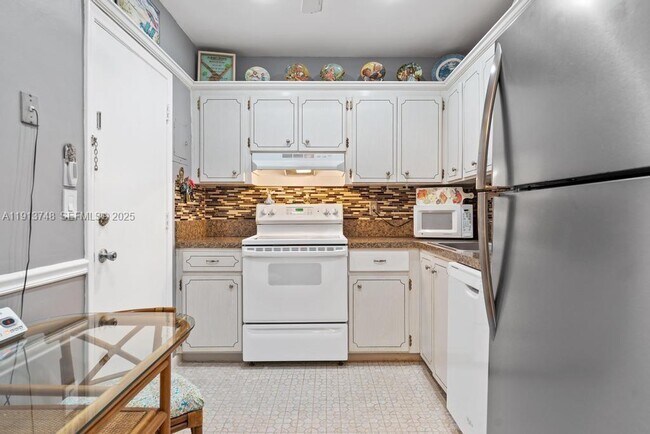 Building Photo - 400 S Cypress Rd