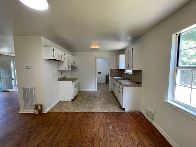 Building Photo - 9237 Lost Forest Dr