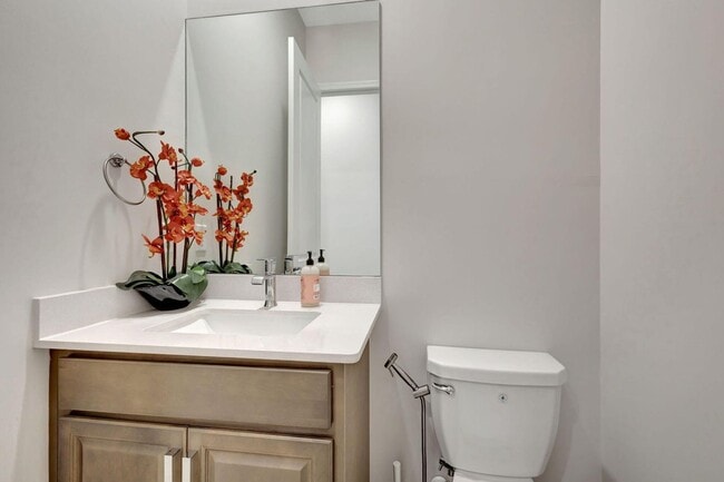 Building Photo - 870 Hookline Cir