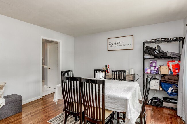 Building Photo - Charming 3-Bedroom Coastal Home in the Hea...