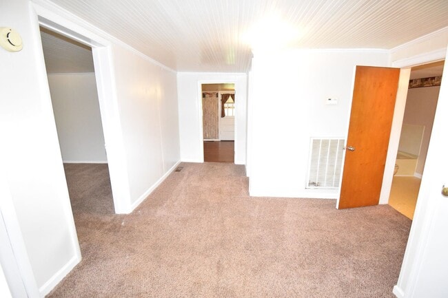Building Photo - 2 Bedroom Home For Rent in The County!