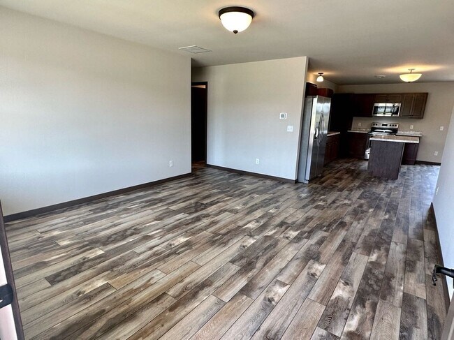 Building Photo - 719 W Spangler St