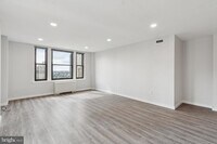 Building Photo - 135 S 19th St