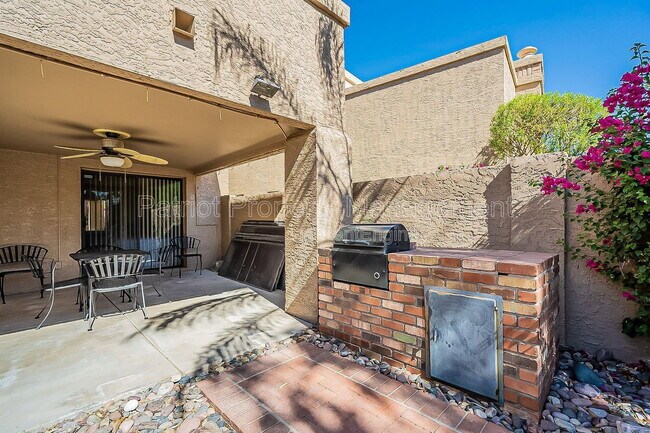 Building Photo - 10527 E Fanfol Ln