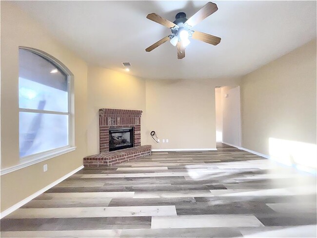 Building Photo - 2219 Speidel Dr