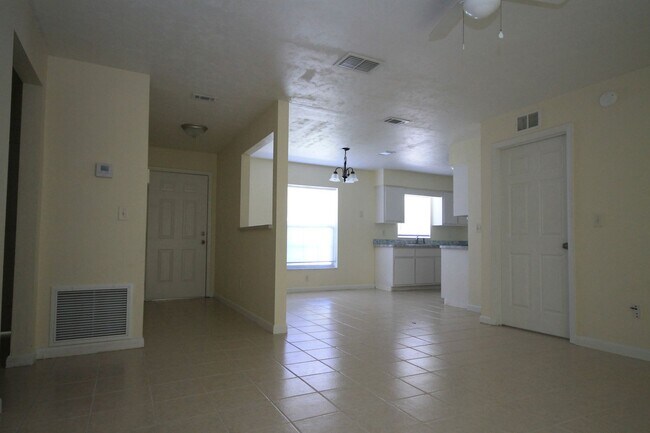 Building Photo - Lovely 3 bd/2 ba home in Summerfield!
