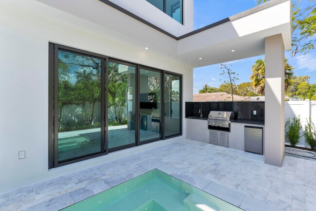 Building Photo - 239 NE 11th St