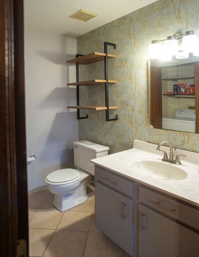 Building Photo - Fully Furnished 2-Bedroom Condo – 2 Blocks...