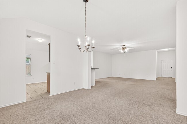 Building Photo - 10 Druids Glen Pl