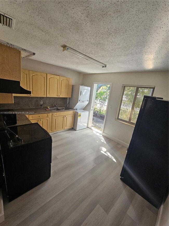 Primary Photo - 2245 Freedom St