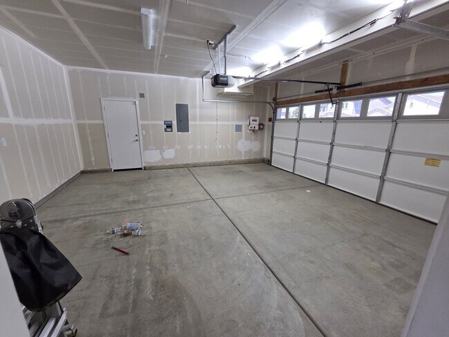 Building Photo - 2-Story 4Bx3.5B House Near Sky River Casino Available Now!!