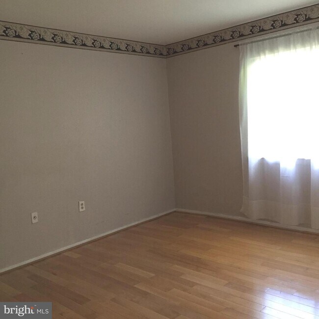 Building Photo - 12213 Braxfield Ct