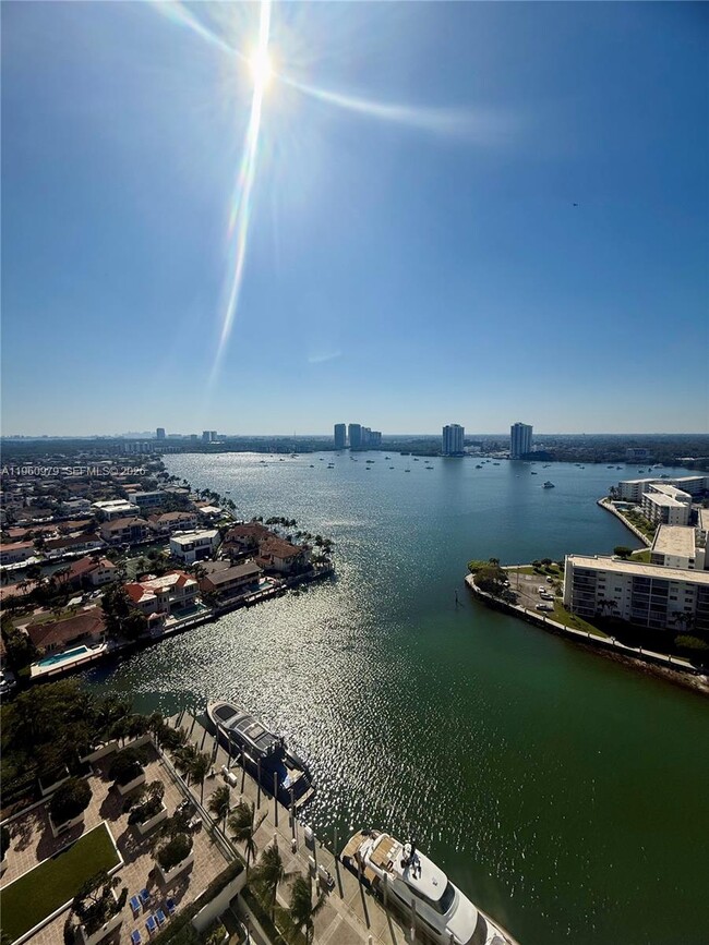 Building Photo - 1000 W Island Blvd