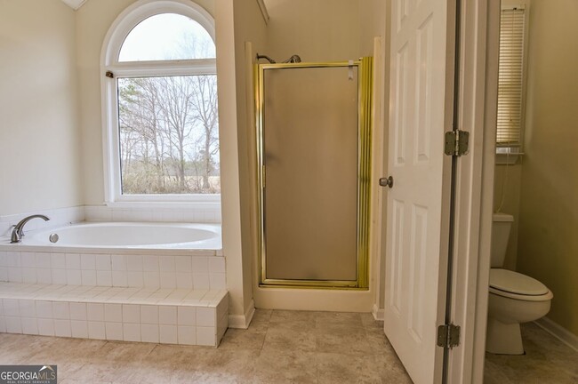 Building Photo - 105 N Oakland Cir