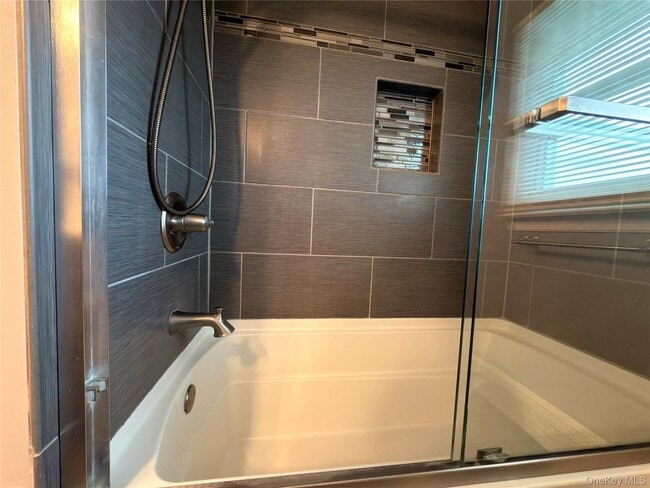 Building Photo - 16 James St