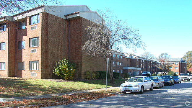 Building Photo - Suburban House